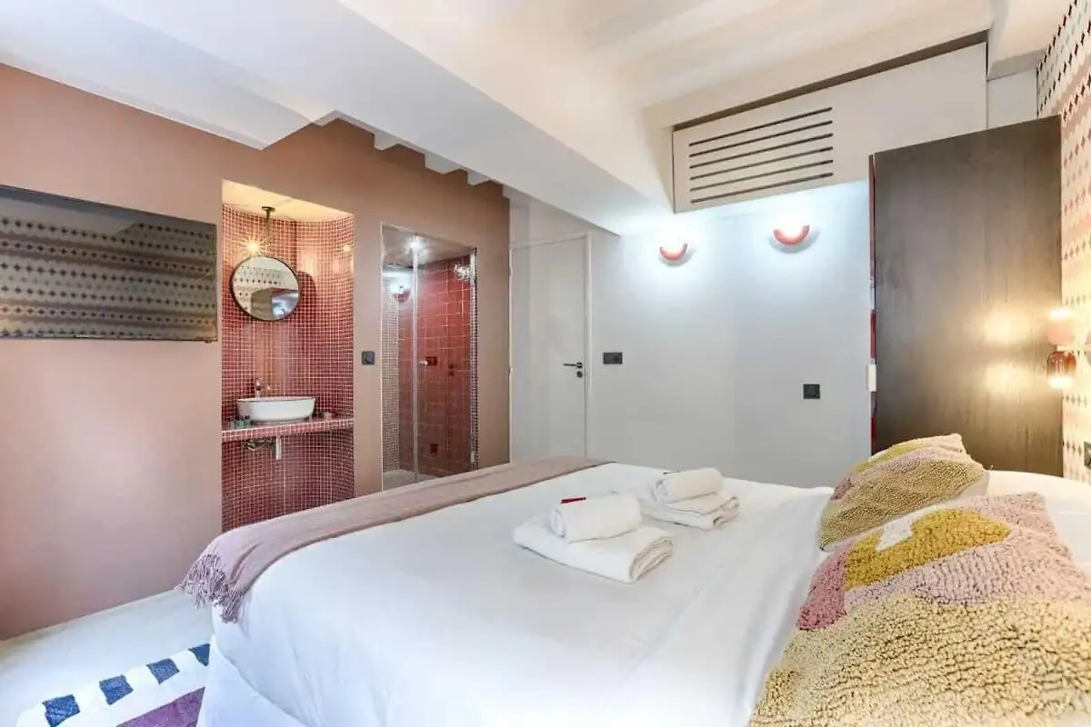 Les Halles - Luxurious & Colorful 4bd For 16 Guest