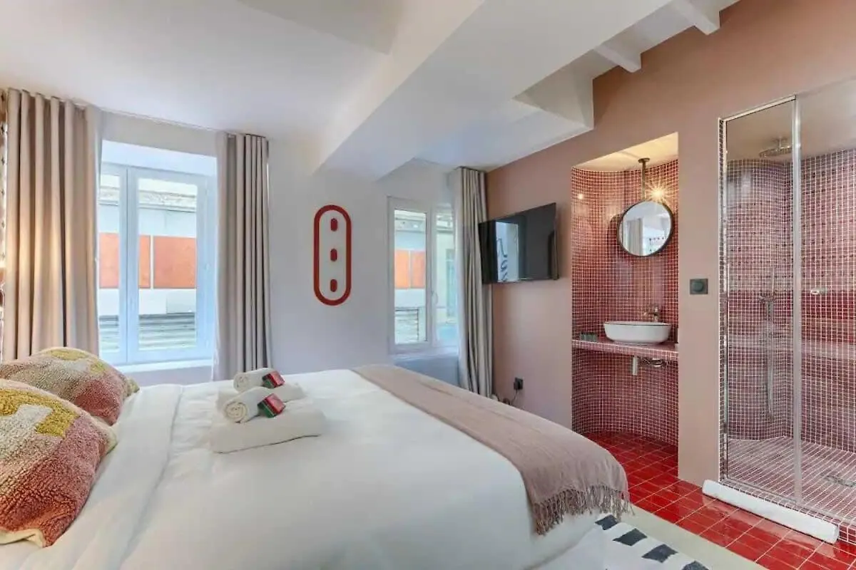 Les Halles - Luxurious & Colorful 4bd For 16 Guest