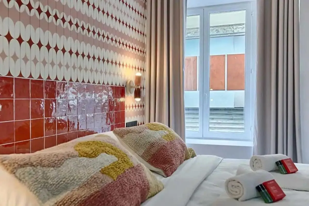 Les Halles - Luxurious & Colorful 4bd For 16 Guest Apartment
