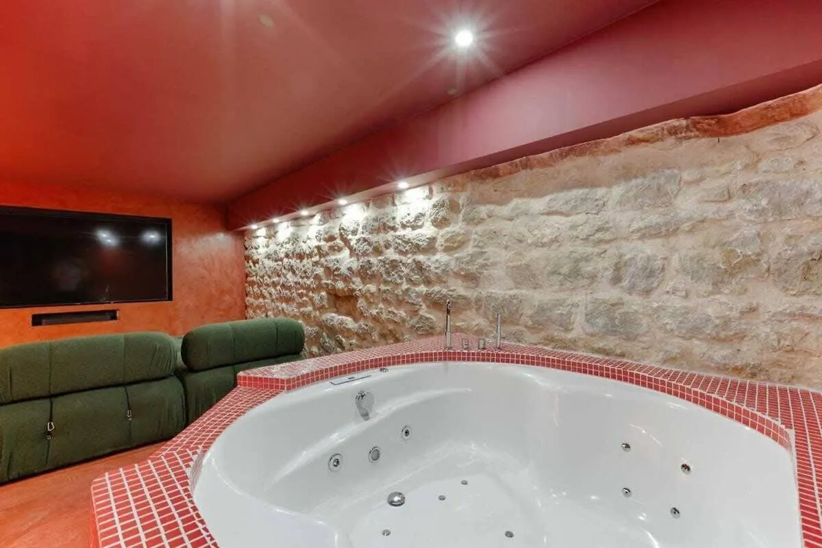 Apartment Les Halles - Luxurious & Colorful 4bd For 16 Guest